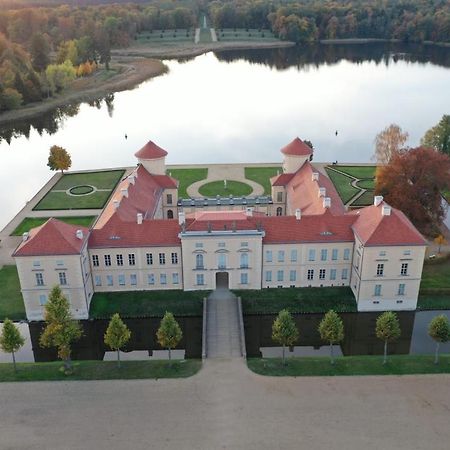 Loggiahaus Am Schloss, 5 Ferienwohnungen, Teils Mit Schloss- Und Seeblick 라인스베르크 외부 사진