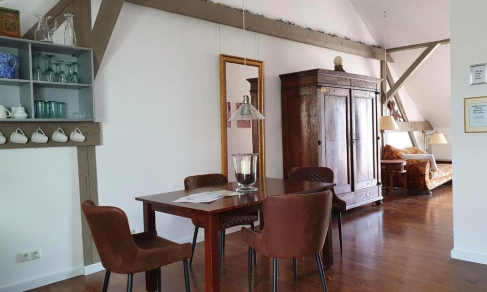 Loggiahaus Am Schloss, 5 Ferienwohnungen, Teils Mit Schloss- Und Seeblick 라인스베르크 외부 사진