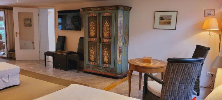 Loggiahaus Am Schloss, 5 Ferienwohnungen, Teils Mit Schloss- Und Seeblick 라인스베르크 외부 사진