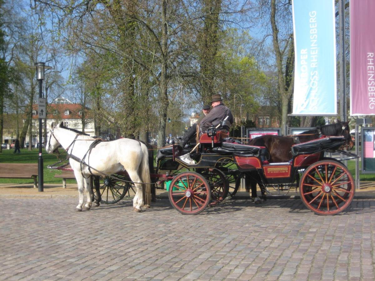 Loggiahaus Am Schloss, 5 Ferienwohnungen, Teils Mit Schloss- Und Seeblick 라인스베르크 외부 사진