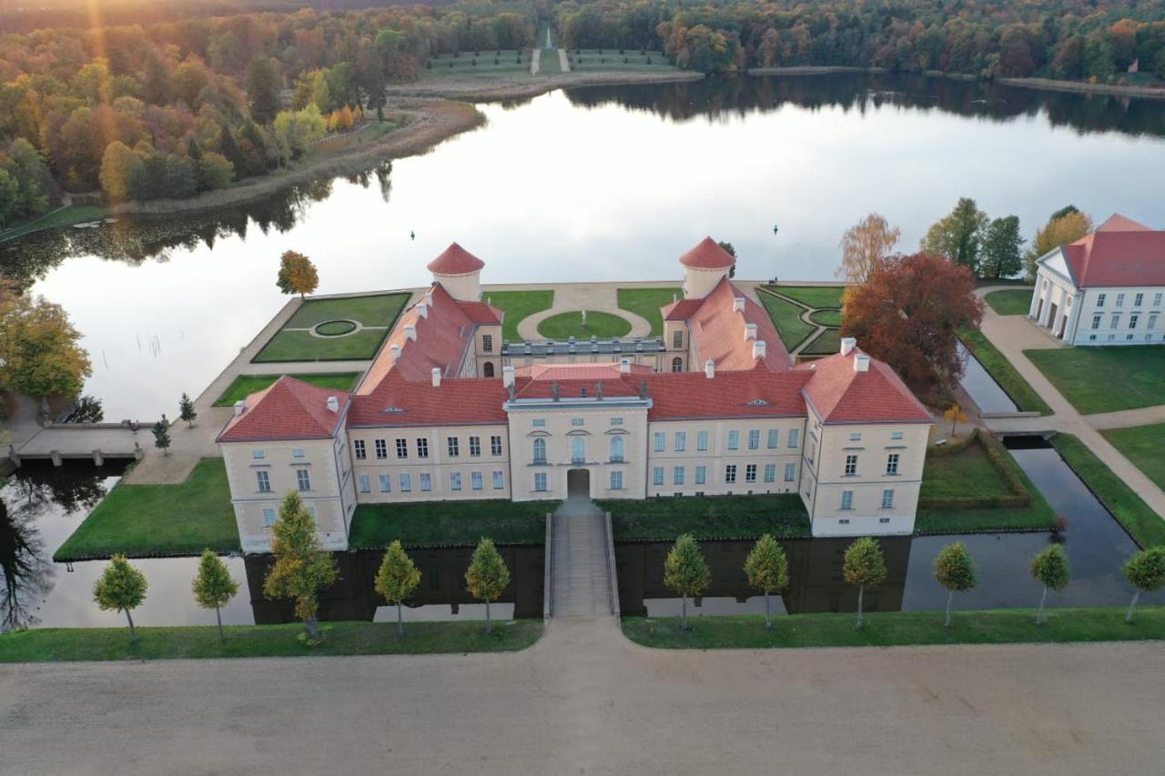Loggiahaus Am Schloss, 5 Ferienwohnungen, Teils Mit Schloss- Und Seeblick 라인스베르크 외부 사진