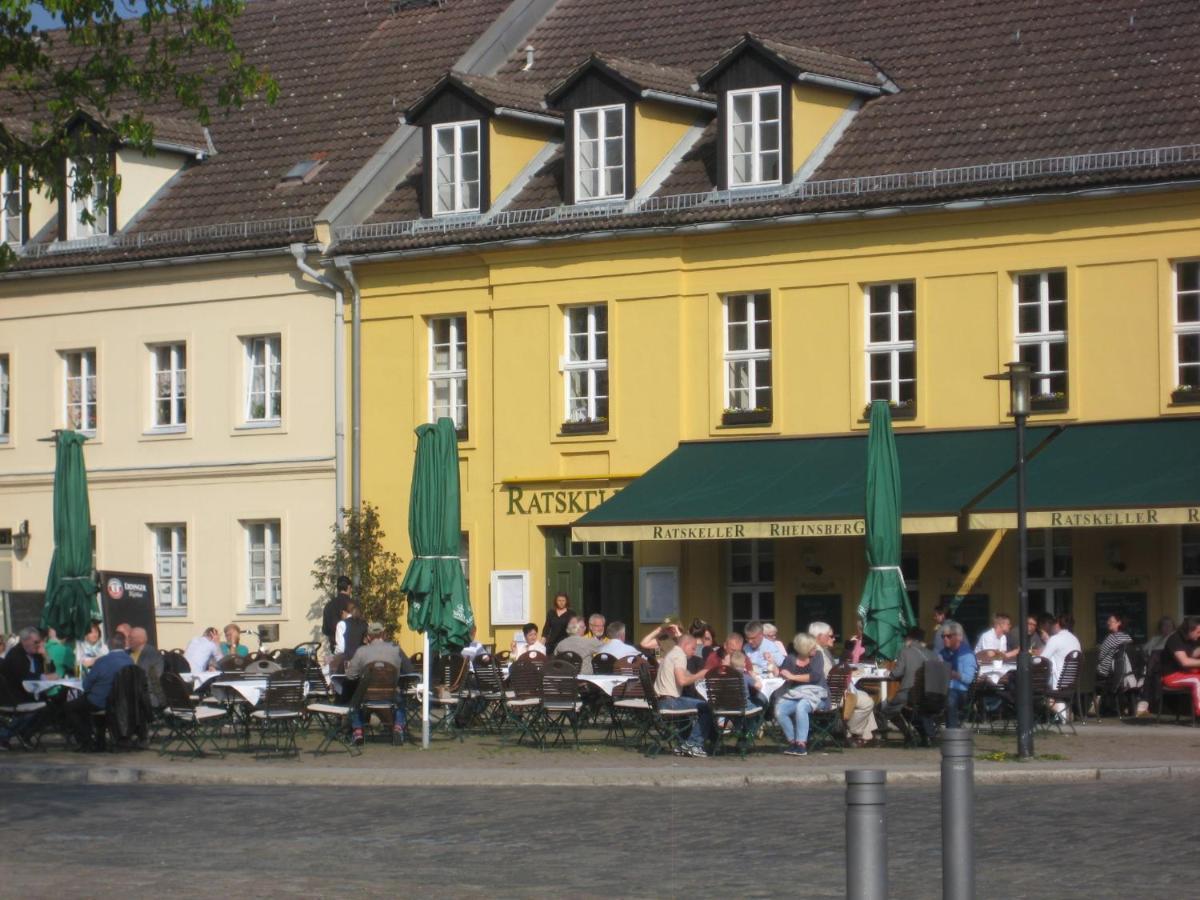 Loggiahaus Am Schloss, 5 Ferienwohnungen, Teils Mit Schloss- Und Seeblick 라인스베르크 외부 사진